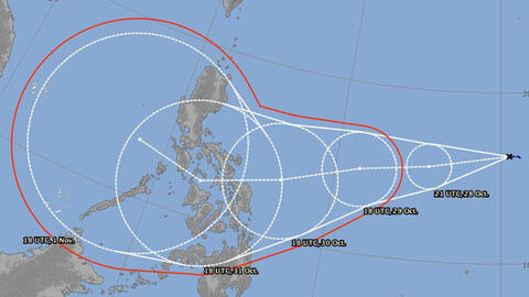 Một vùng áp thấp đang mạnh lên được dự báo là cơn bão số 10 trên Biển Đông