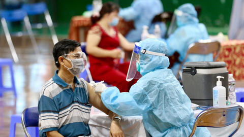 Thủ tướng chỉ thị người lao động tiêm đủ 2 mũi vắc xin được lao động sản xuất