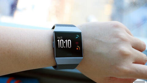 Đồng hồ thông minh khiến 100 người bị bỏng cổ tay