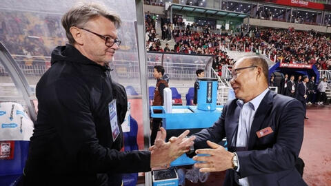 HLV Park Hang-seo động viên HLV Troussier: “Tôi rất chờ mong ông ấy thể hiện bản thân!”