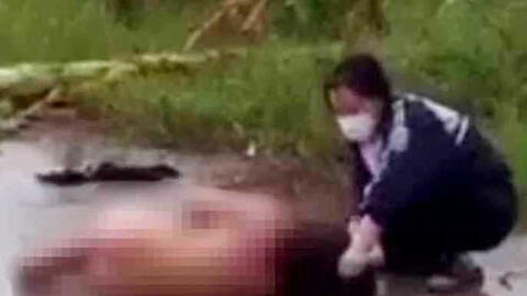 Khởi tố nữ sinh 16 tuổi hành hung, lột đồ bạn giữa đường