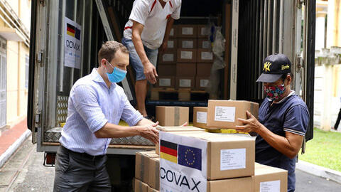 Việt Nam tiếp nhận hơn 850.000 liều vaccine AstraZeneca do Đức trao tặng