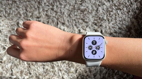 Đánh giá Apple Watch Series 7: Màn hình lớn hơn, thời lượng pin ngắn