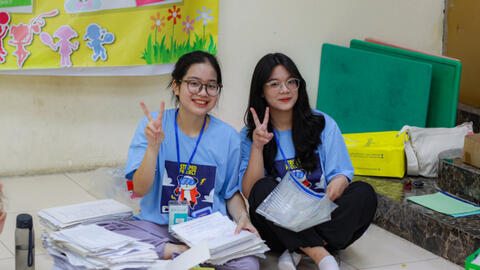 Hơn 2 tấn giấy, 47kg chai lọ, 12.000 bộ quần áo được thu gom trong một sự kiện do học sinh tổ chức