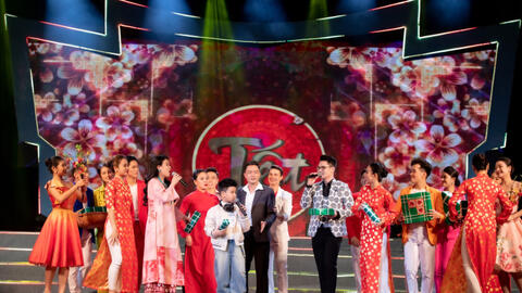 Gia đình nghệ sĩ Hàn Minh Tú và Lê Minh Tuyến cùng con trai bé Đức Tâm tham gia chương trình "Mùa xuân cho em"