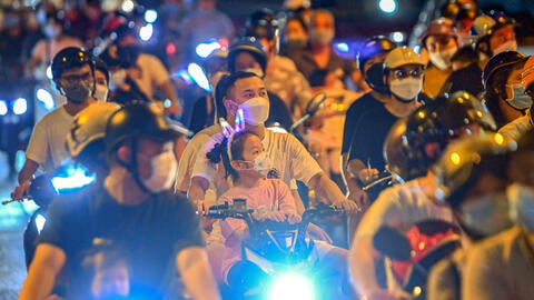 Phó bí thư Hà Nội: "Không chấp nhận được chuyện người dân đi ra đường, tụ tập quá đông như vậy"