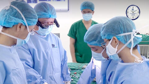 Lần đầu tiên Việt Nam đưa công nghệ thực tế ảo vào thay khớp nhân tạo
