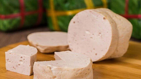 Món ngon mỗi ngày: Cách làm chả lụa đơn giản, giòn dai, không hàn the