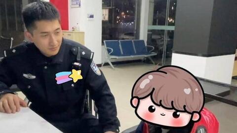 Cậu bé khóc nức nở đến đồn cảnh sát báo án đòi bắt chị gái, nhân viên hỏi ra mới ngã ngửa với sự thật phía sau