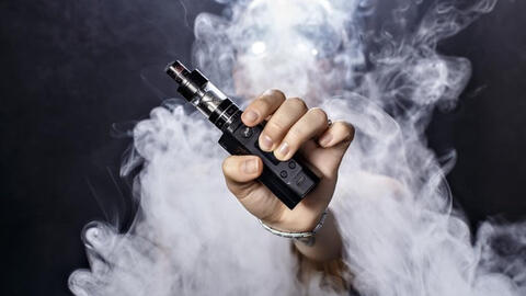 Một nam sinh 15 tuổi ở Hà Nội hôn mê vì ngộ độc thuốc lá điện tử