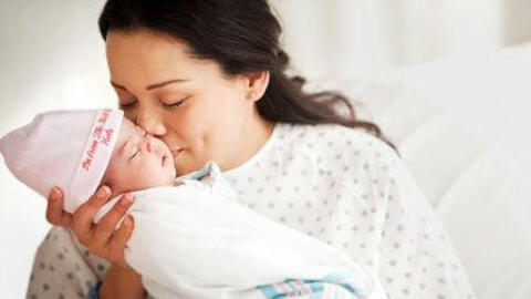 Thưởng tiền cho phụ nữ sinh đủ hai con trước 35 tuổi ở 21 tỉnh, thành