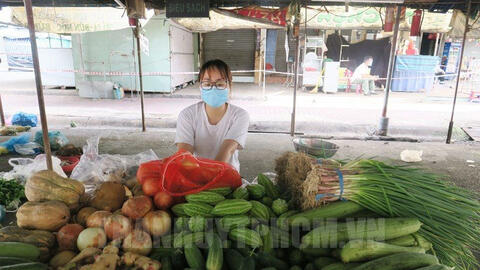 Chợ Hóc Môn tổ chức hoạt động với 9 tiểu thương kinh doanh