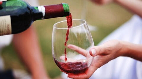 Mỗi ngày uống 1 ly vang đỏ tương đương 1 giờ tập gym