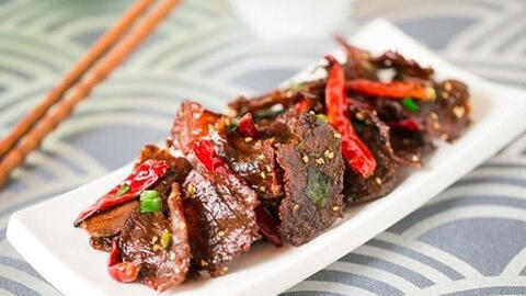 Món ngon mỗi ngày: Đưa cơm với món thịt bò kho tiêu đen thơm ngon đơn giản