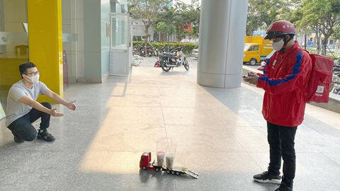 Sử dụng dịch vụ giao nhận hàng mùa COVID-19, cần chú ý điều gì?