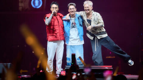 B Ray làm show mà như quay Rap Việt mùa mới: Karik, Thái VG, JustaTee và cả team đều tham dự đông vui!