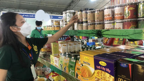 Người dân Sài Gòn đã đi sắm Tết sớm