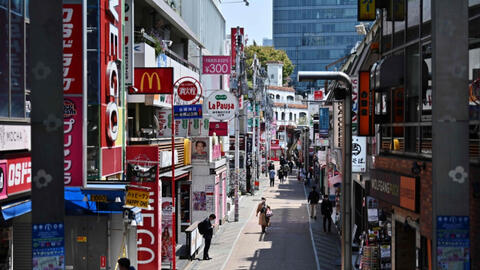 Một ngày sau tuyên bố tình trạng khẩn cấp ở Nhật: các thành phố lớn vắng bóng người.