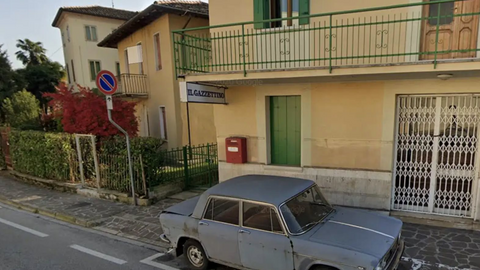 Một chiếc ô tô đậu 47 năm ở cùng một vị trí trên đường phố Ý trở thành một 'tượng đài'