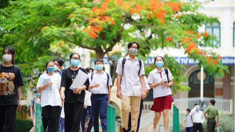 TPHCM dự kiến cho học sinh lớp 9, lớp 12 trở lại trường học trực tiếp vào tháng 12