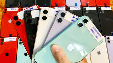 iPhone xách tay bị người mua quay lưng vì giá cao ngang bằng chính hãng