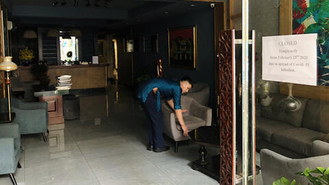 Chủ khách sạn phố cổ lỗ hàng trăm triệu đồng mỗi ngày vì dịch covid-19