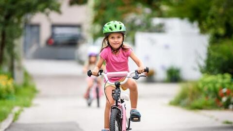 Những lợi ích tuyệt vời khi cho trẻ đi xe đạp