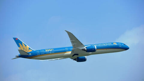 Việt Nam mở lại đường bay thường lệ tới Trung Quốc