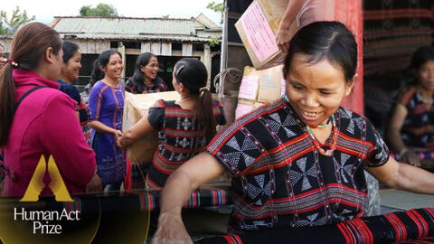 Lên bản làng nơi vùng cao xứ Huế, gửi từng sợi chỉ lưu giữ báu vật của người Tà Ôi