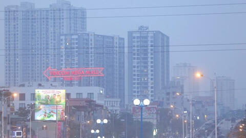 Sương mù dày, không khí tại Hà Nội lại ô nhiễm ở mức có hại