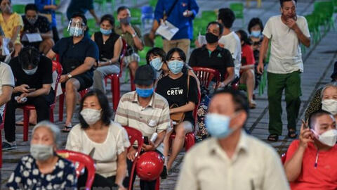 Hàng nghìn người dân Thủ đô đi tiêm vaccine ngay trong đêm