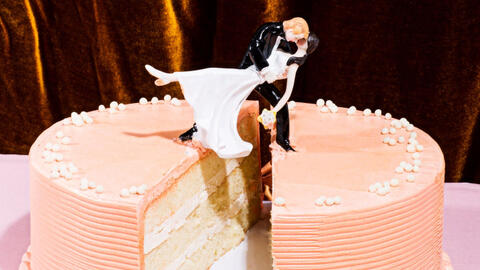 Tâm lý học chỉ ra 5 giai đoạn đầy thử thách trong hôn nhân, giai đoạn 4 là khó vượt qua nhất!