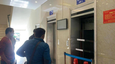 Hà Nội: Thang máy rơi tự do từ tầng 5 khiến hai người bị thương