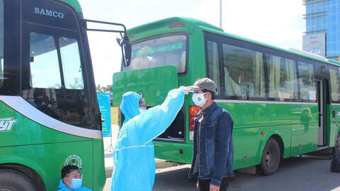 Nhiều tỉnh miền Trung tiếp tục đón công dân về quê