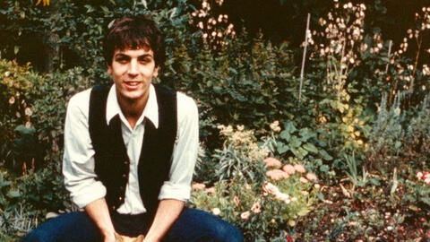 Sách về thủ lĩnh nhóm Pink Floyd ra mắt bản bìa mềm