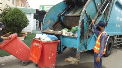 Việt Nam sẽ "vỡ trận" nếu áp dụng thu phí rác theo khối lượng?