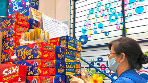 Gần đến Tết Nguyên đán, nhiều loại nước uống rục rịch tăng giá