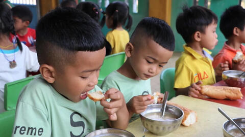 Bảo đảm điều kiện học tập cho học sinh vùng đồng bào dân tộc thiểu số, miền núi