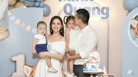 "Nàng dâu hào môn" Phanh Lee khoe ảnh gia đình, tiết lộ thêm thông tin về quý tử vừa tròn 1 tuổi