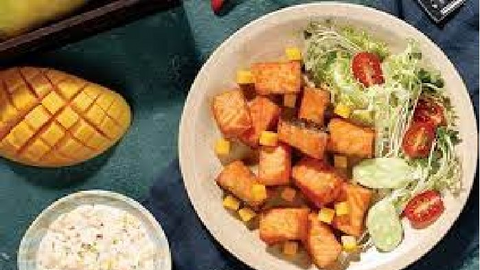 Món ngon mỗi ngày: Cá hồi chiên xốt xoài