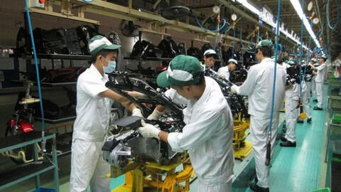 Bloomberg nhận định nền kinh Việt Nam có nhiều bước tăng trưởng ngoài dự báo