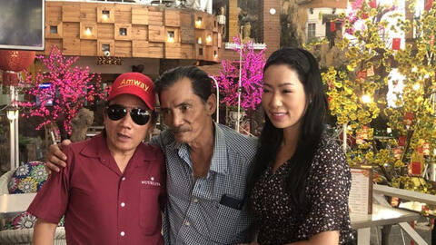 Nghệ sĩ Thương Tín được tặng xe hơi