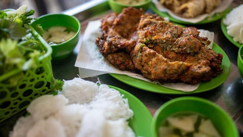 Báo quốc tế ca ngợi món chả rươi ở Việt Nam là 'độc nhất vô nhị'