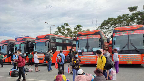Tiếp tục đưa hơn 1.500 người dân về quê bằng xe khách