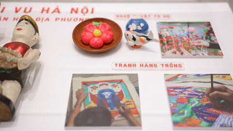 Hàng dài các bạn trẻ và người dân Thủ đô háo hức chào đón cửa hàng UNIQLO Hoàn Kiếm