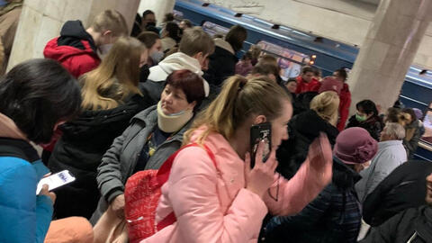 Nga tiến quân vào Donbass: Giữa tiếng đạn pháo, người Việt bình tĩnh xuống metro, hầm trú ẩn