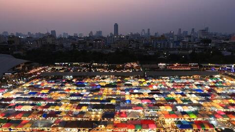 Hình ảnh khắp nơi trên thế giới trước và trong mùa đại dịch COVID-19