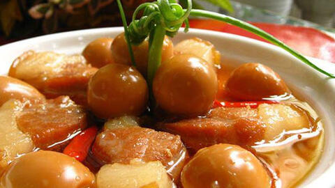 Ăn thịt kho tàu ngày tết, mong ấm no sum vầy