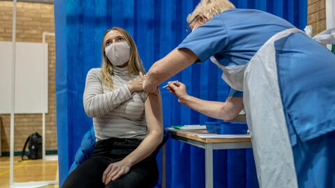 WHO: Biến chủng Omicron có thể làm giảm hiệu quả của vaccine