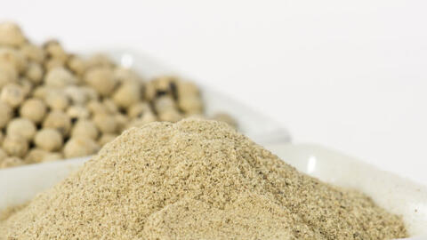 Kết thúc năm 2019 giá tiêu thế giới và trong nước lao dốc mạnh